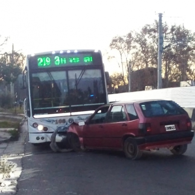 Quilmes Oeste Choque Entre Un Auto Y Un Colectivo Con Un Herido