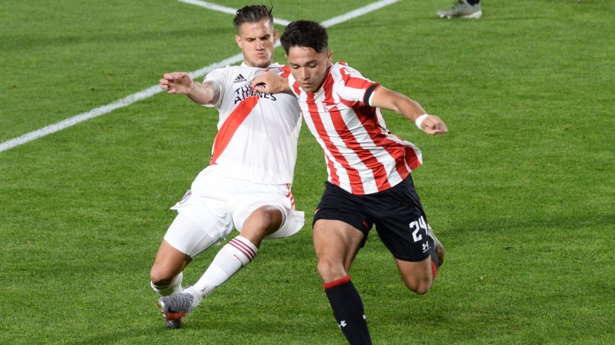 River perdi ante Estudiantes, que jug un tiempo con un hombre menos