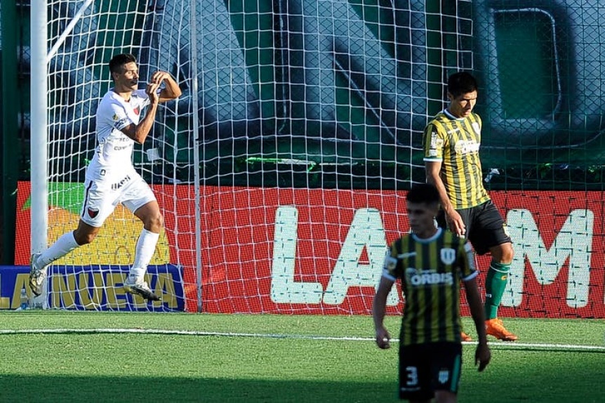 Con una gran actuacin de la Pulga Rodrguez, Coln gole a Banfield