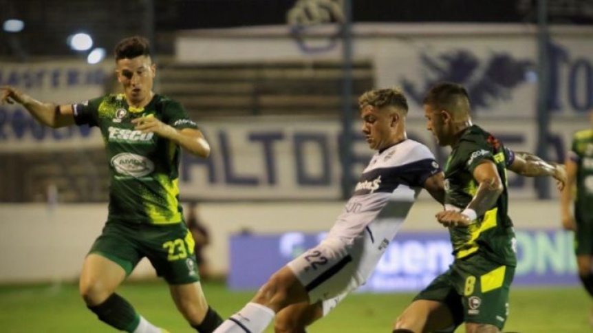 Defensa empat con Gimnasia y no pudo alcanzar la punta