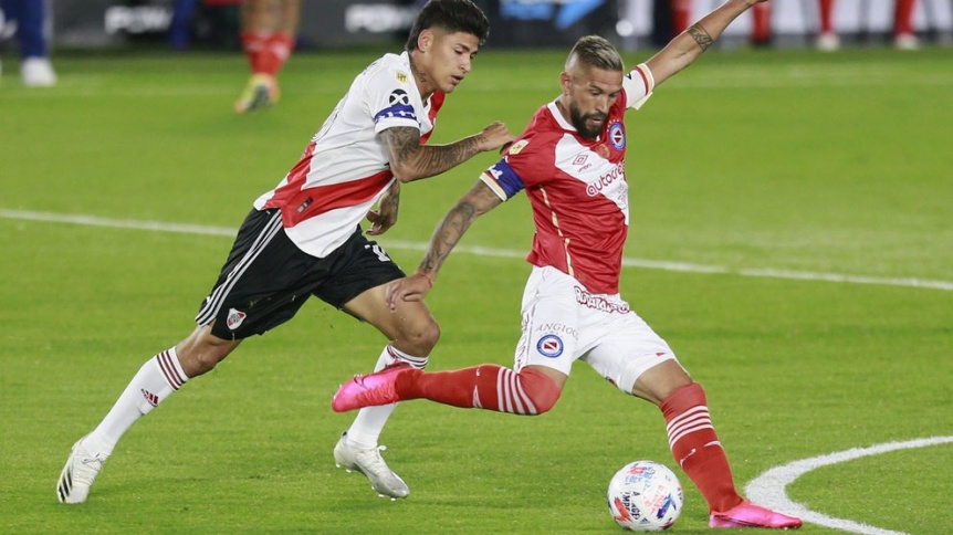 Argentinos Juniors derrot a River en el Monumental