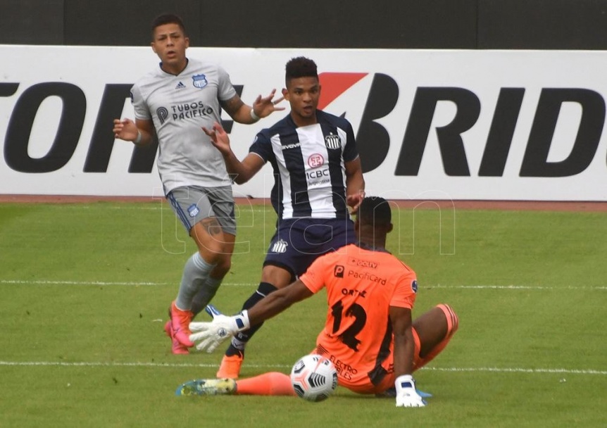 Talleres sufri una dura derrota ante Emelec en el Mario Alberto Kempes