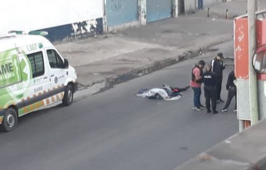 Un hombre muerto y otro prfugo tras intentar asaltar a un polica de civil