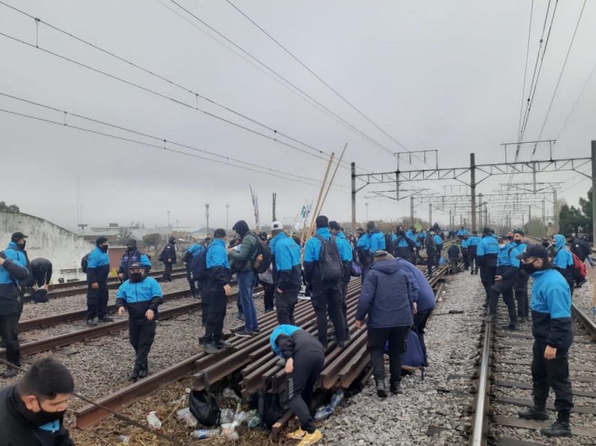 El servicio de trenes est cortado y no llega a Constitucin