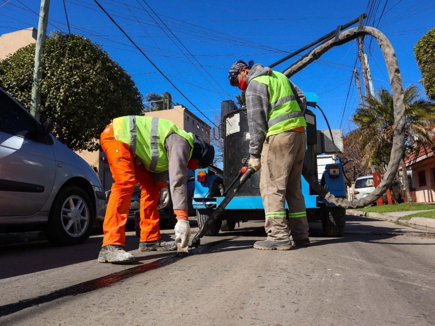 Avanzan las obras de bacheo y recuperacin de accesos al Parque Industrial Lans