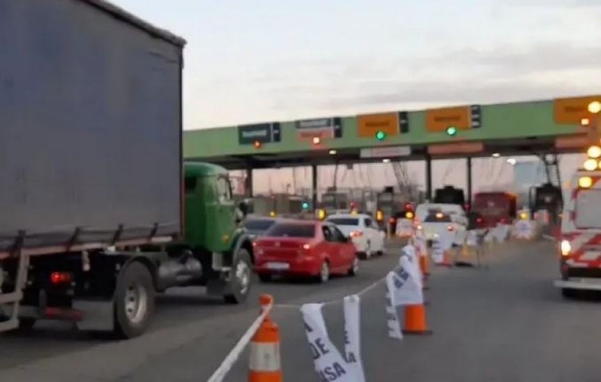 Protestas en los peajes Hudson y Dock Sud aminoraron el paso hacia CABA