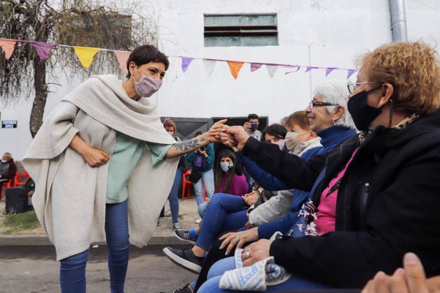 Mayra Mendoza celebr el Da del Jubilado junto a adultos mayores en el CJYP La Primavera