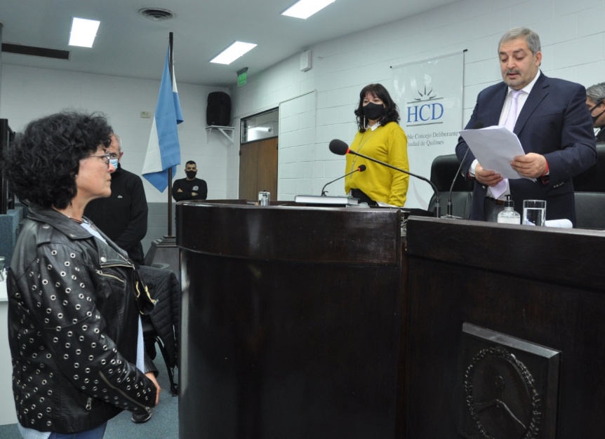 Jur la concejal Patricia Menda y se licenci a Eva Stoltzing