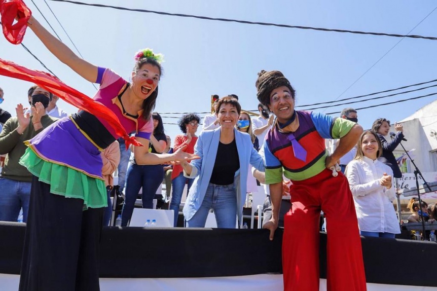 Coloridos festejos por el 70 aniversario del barrio La Paz con desfiles, corredor gastronmico y shows