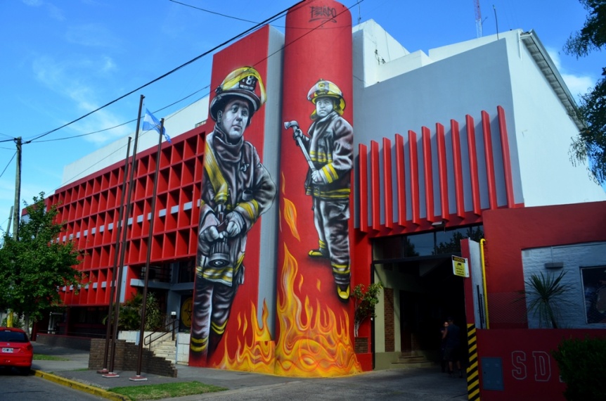 Video: Bomberos de Quilmes reanimaron a una anciana sin signos vitales en el cuartel central