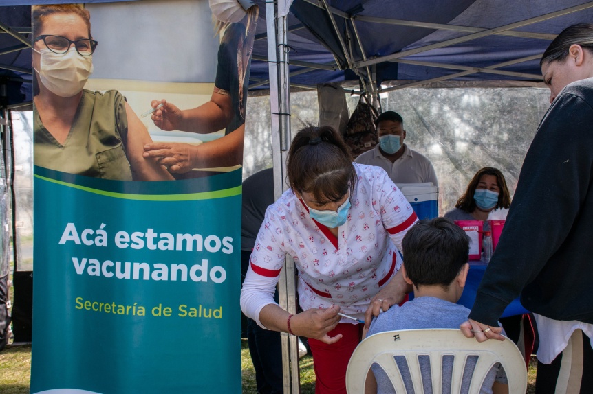 Florencio Varela: Operativo de vacunacin itinerante en el barrio Altamira