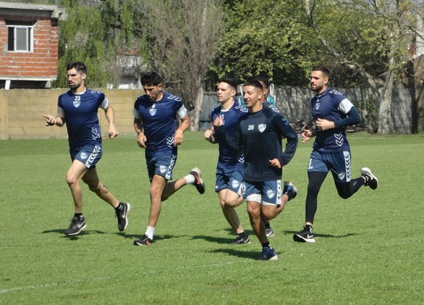 El plantel realiz tareas fsicas y tcnicas en el campo auxiliar