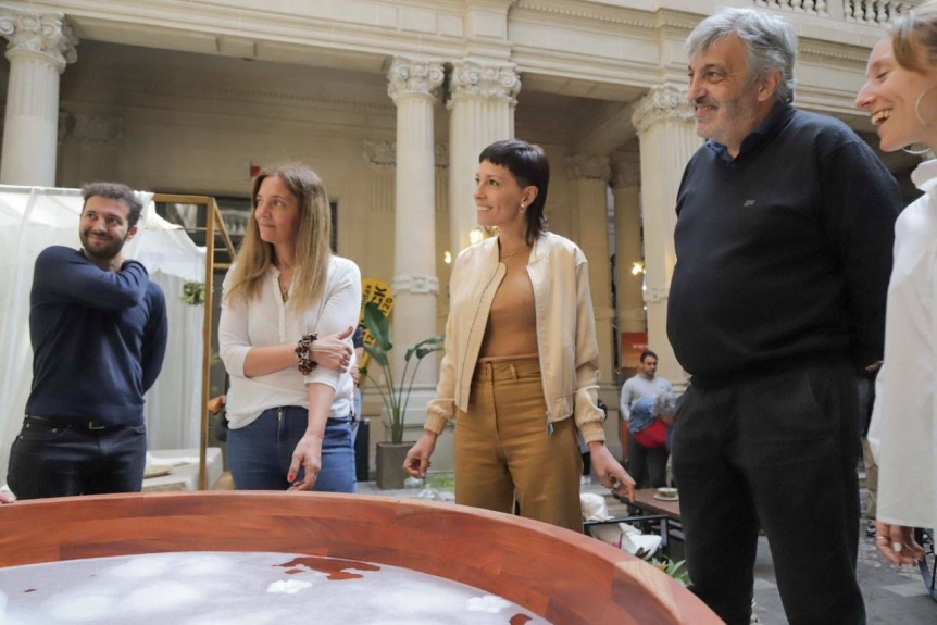 Mayra Mendoza estuvo junto a emprendedores y comerciantes en la Expo Deco Quilmes