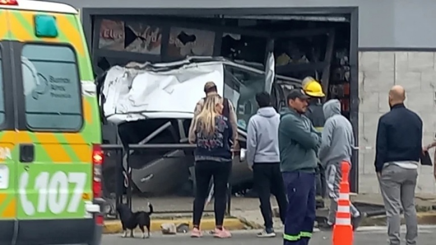 Video: Debido a la cantidad de alcohol que haba tomado termin incrustado en una ferretera