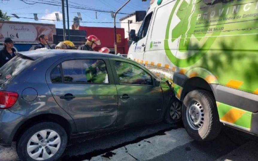 Chocaron una ambulancia del SAME que atenda heridos de otro accidente