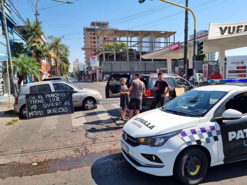 Quilmes centro: Comerciantes sin luz realizan un piquete en Brandsen y Mitre