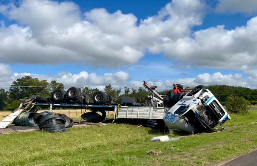 Un camin volc en Ruta 2 cerca de La Plata y hubo demoras