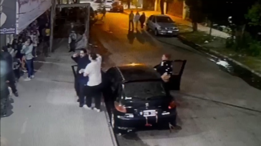 VIDEO | Robaron un auto a punta de pistola, secuestraron al dueo, y terminaron chocando: Un detenido