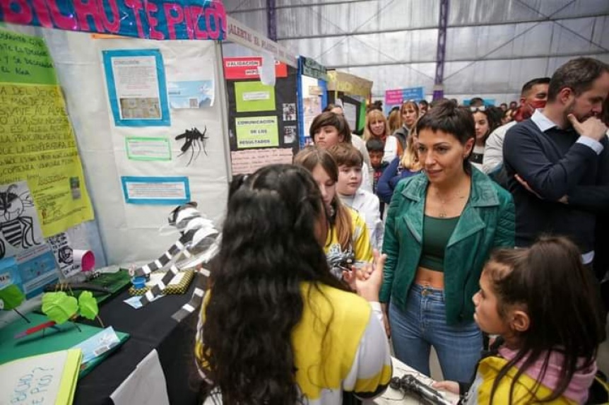 Mayra Mendoza visit la 16 Feria Distrital de Educacin, Arte, Ciencia y Tecnologa