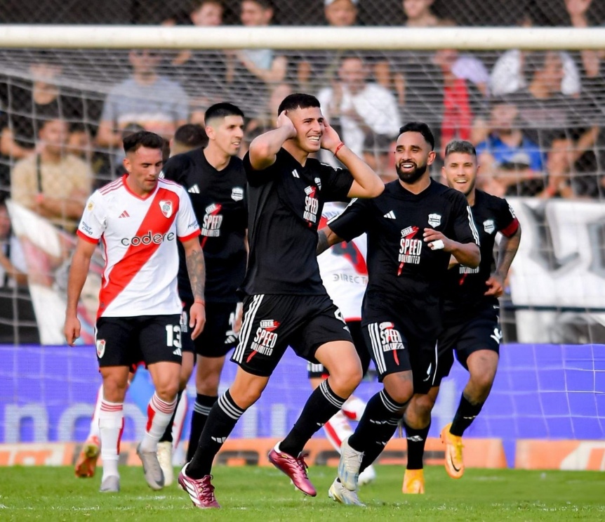 Deportivo Riestra logr un triunfo histrico ante River Plate