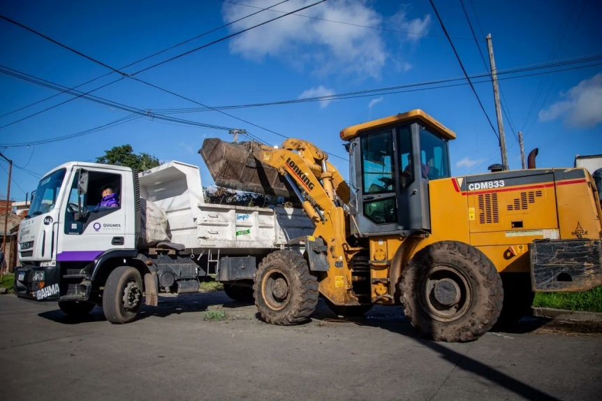 El Municipio contina con los operativos de limpieza y levantamiento de ramas en Quilmes Oeste