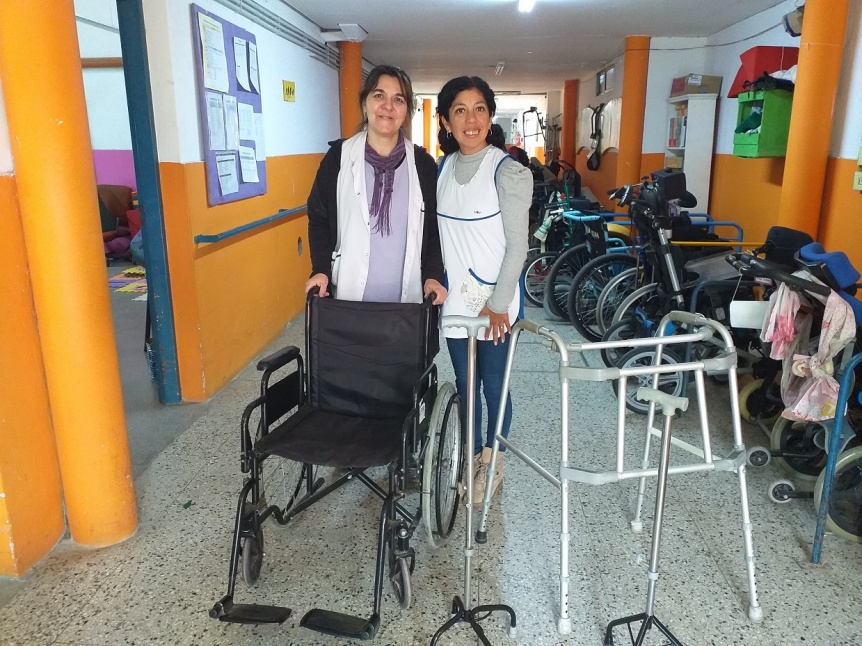 Rotary Ezpeleta don sillas de ruedas y andadores a escuela especial de Varela