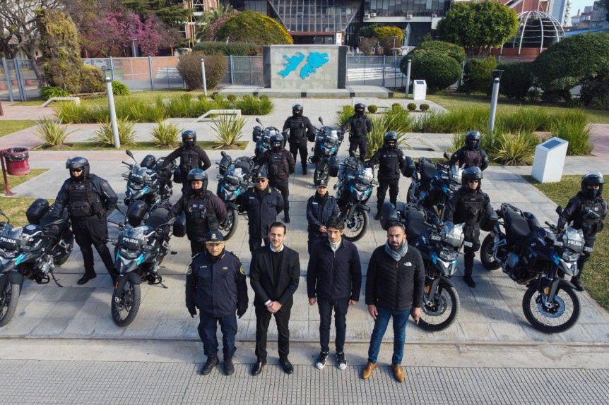 La Municipalidad de Lans recibi 10 motos del ministerio de Seguridad provincial