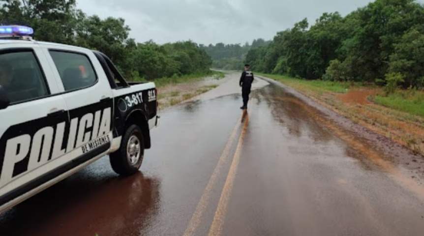 Atropell a tres hombres que caminaban por la ruta, mat a uno de ellos y se fug