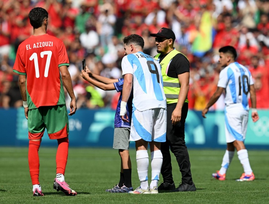 Escndalo histrico: El VAR anul un gol tras hora y media y Argentina perdi con Marruecos