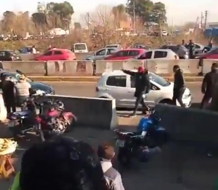 VIDEO | Tres heridos de bala en la Feria de La Salada por el control de una parada de remises