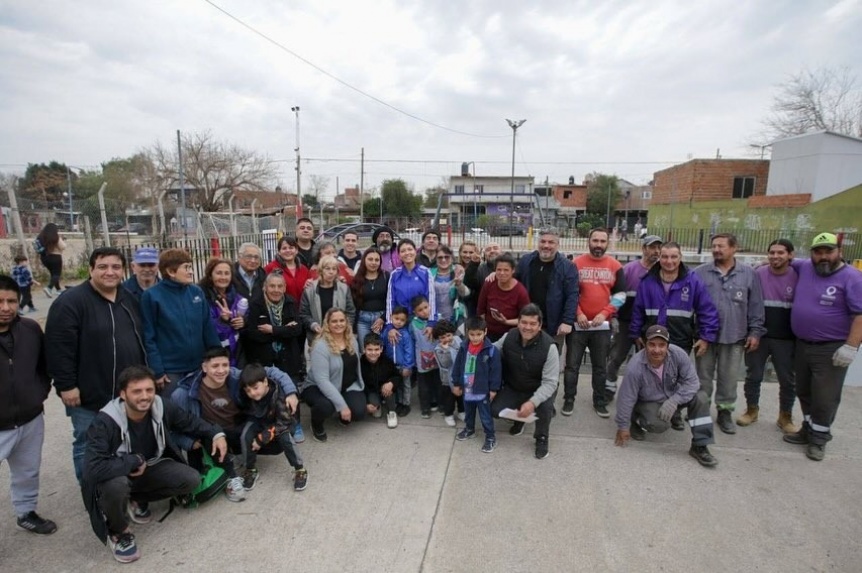 Mayra Mendoza supervis la instalacin de juegos en la plaza Soldado Daz y un operativo de limpieza