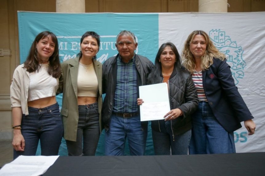 Mayra Mendoza encabez la firma de 87 escrituras: Podrn decirles a sus hijos esto es nuestro