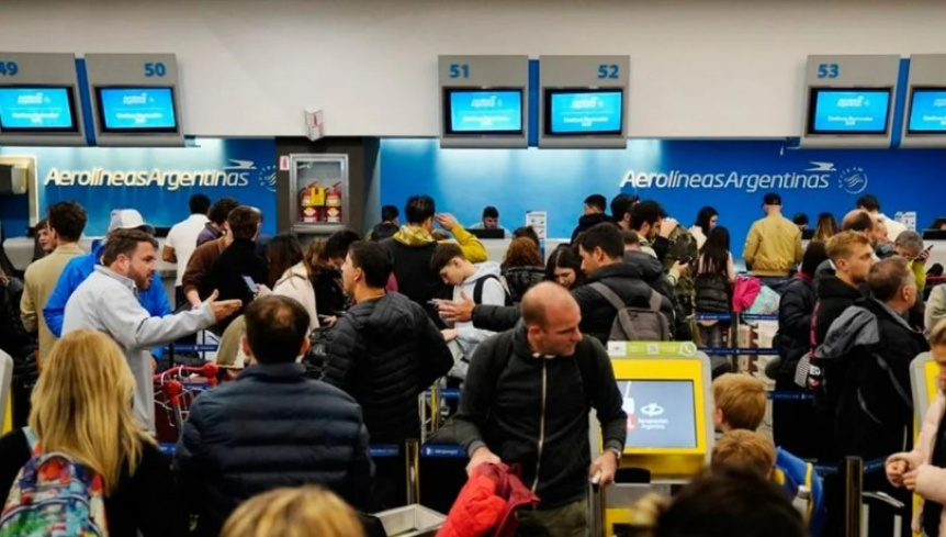 Paro en Aerolneas Argentinas: 150 vuelos y 15 mil pasajeros afectados