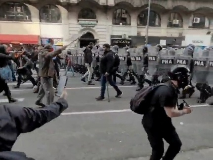 Incidentes frente al Congreso tras la confirmacin del veto de Milei a la ley de movilidad jubilatoria