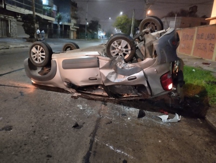 VIDEO | Venan de un boliche en Varela y volcaron en Berazategui