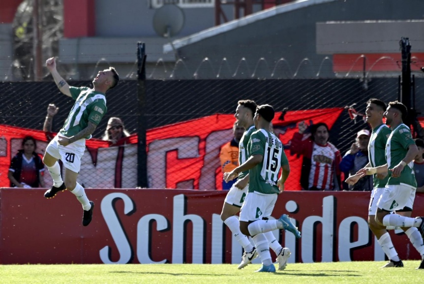 Banfield volvi a ganar y le amarg el debut a Rubn Insua en Barracas