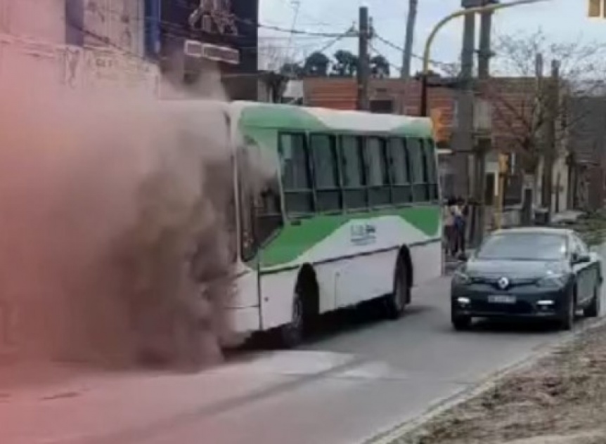 Colectivo de la lnea 500 se incendi con pasajeros a bordo en Florencio Varela