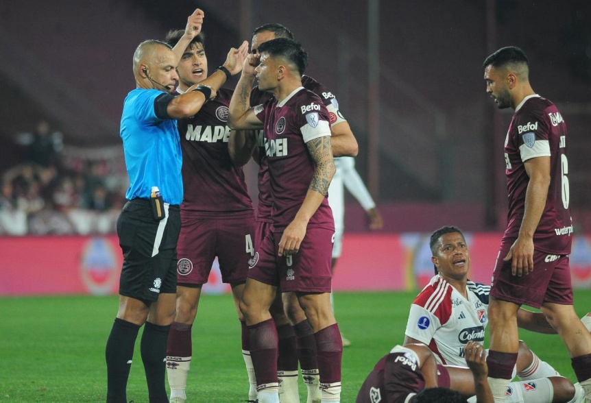 El VAR y el rbitro fueron protagonistas en el 0-0 entre Lans y DIM