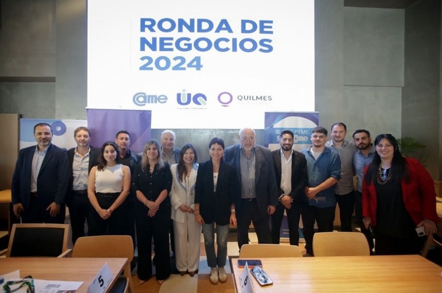 Mayra Mendoza junto a empresarios quilmeos en la Ronda de Negocios Multisectorial 2024