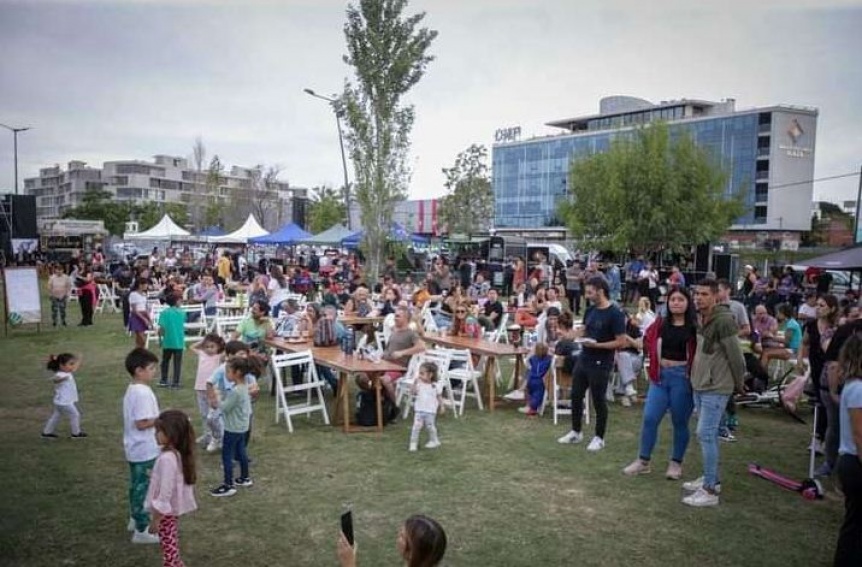 El Municipio festeja el Da de la Primavera y del estudiante en el Parque Lineal Don Bosco