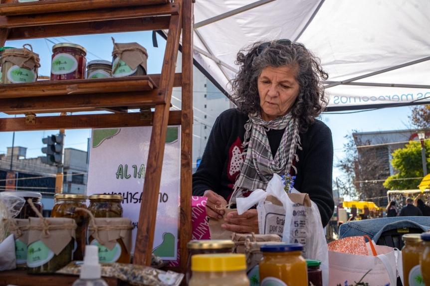 Llega una nueva edicin de la feria Hecho en Lans a las plazas Villa Obrera y San Martn