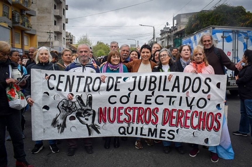 Marcha de opositores en Quilmes contra tarifazos y veto del aumento a jubilados