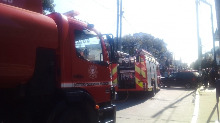 VIDEO | Incendio en casa de comidas: Sin vctimas pero con daos importantes