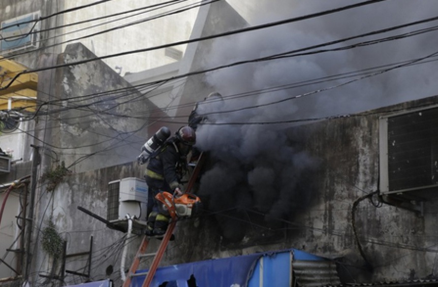 VIDEO | Incendio en Once: Ocho heridos y cuatro locales afectados