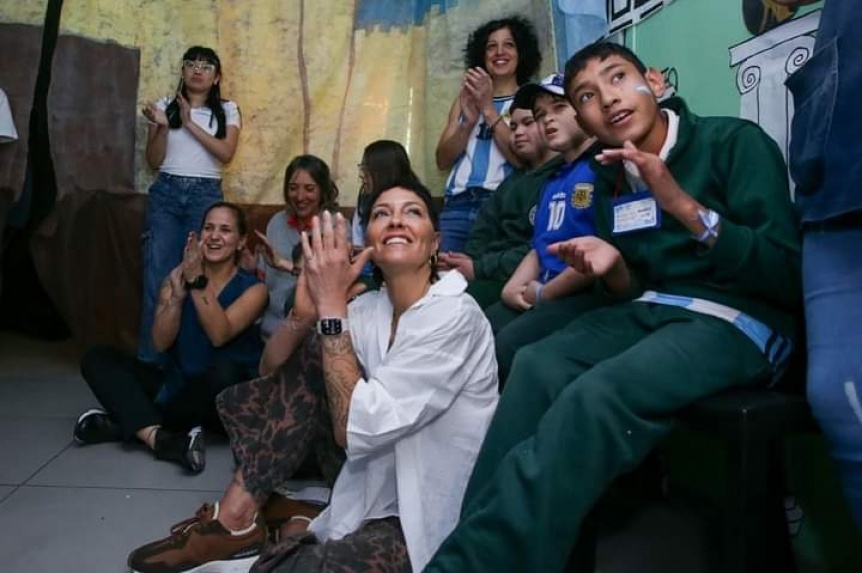 Mayra Mendoza particip de la maratn de lectura en la Escuela Especial Dr. Ovidio Decroly