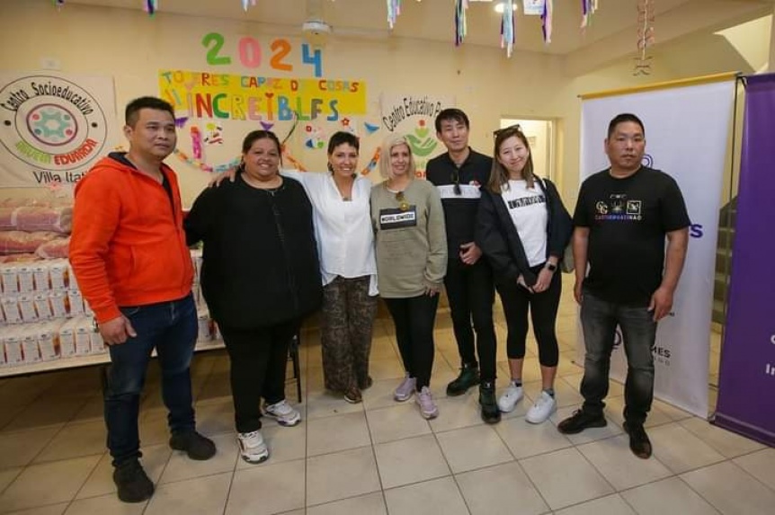 Mayra Mendoza particip en la entrega de donaciones de la Cmara de Supermercadistas Chinos