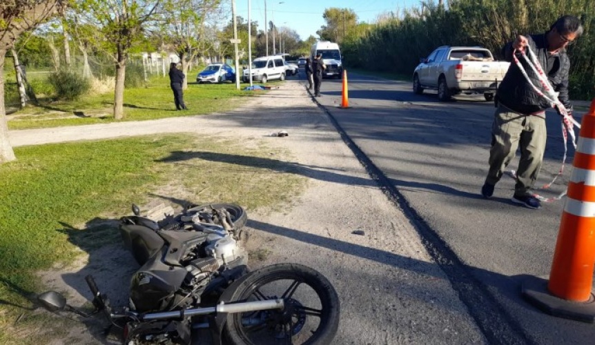 Un joven choc con su moto contra una columna en Berisso y muri