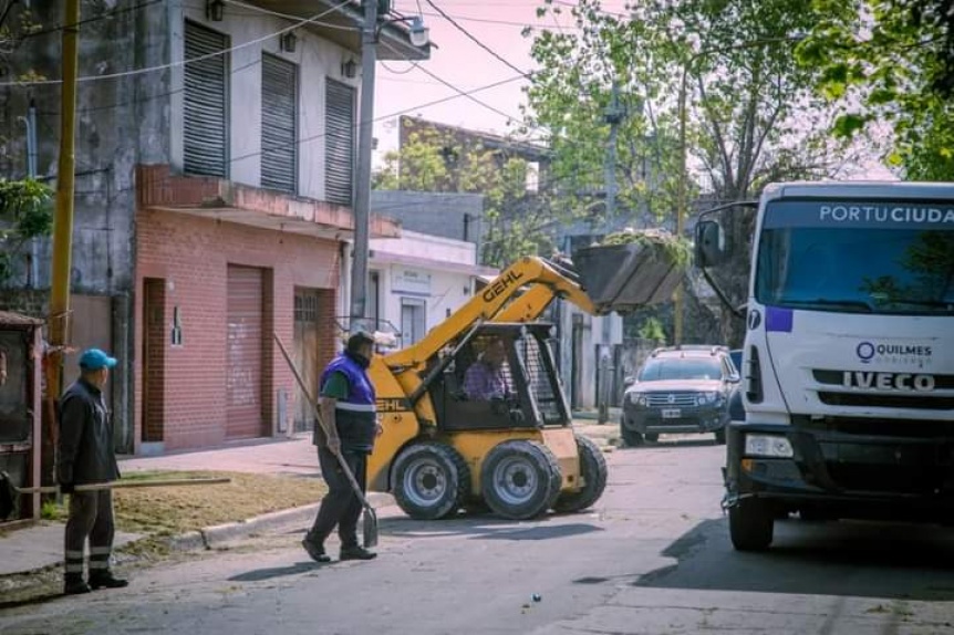 El Municipio realiz una nueva jornada integral de bacheo y limpieza en Quilmes