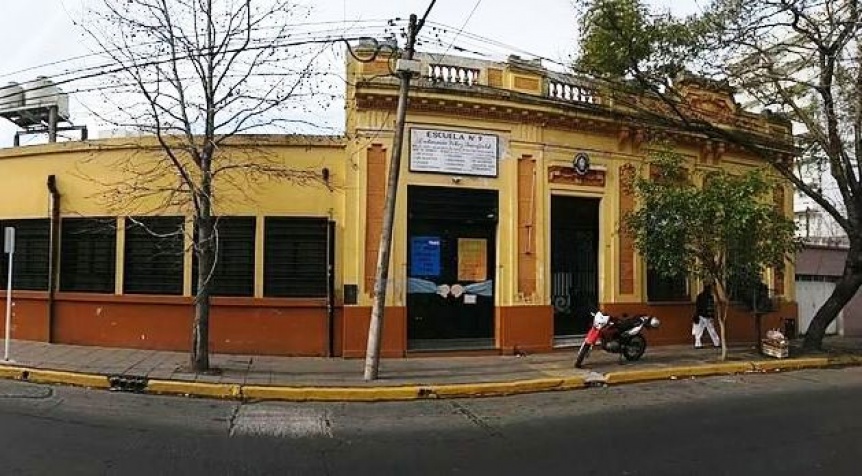 Estupor en la Primaria N 9 de Quilmes: Un maestro fue denunciado por abusar de una nia