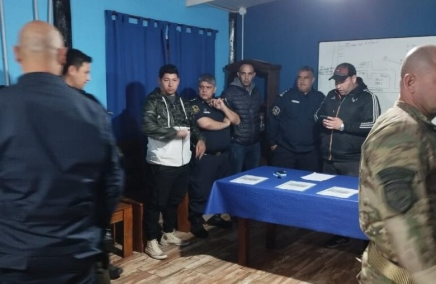 Capturan a imputados de entraderas en Berazategui: Hallaron armas y uniformes policiales